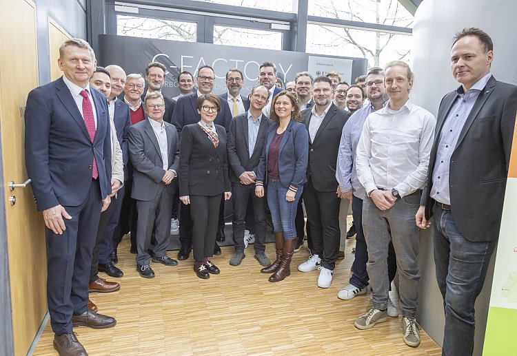 C-Factory - Verbundprojekt - Konsortium - weltweit erstes Carbonbetonfertigteilwerk C-Factory - Verbundprojekt - Konsortium - weltweit erstes Carbonbetonfertigteilwerk