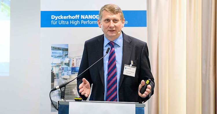 Vortrag Christian Prilhofer bei Dyckerhoff Nanodur-Tagung