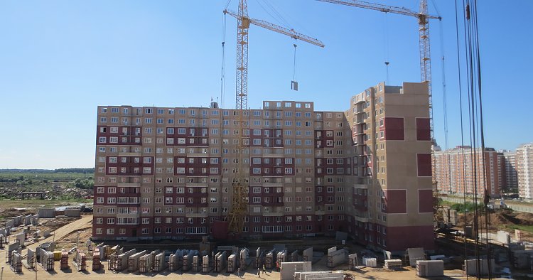 Time-saving installation of a high-rise building made of precast concrete elements