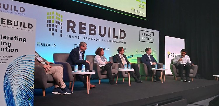 Podiumsdiskussion mit Christian Prilhofer auf der Rebuild 2024 in Madrid Podiumsdiskussion mit Christian Prilhofer auf der Rebuild 2024 in Madrid
