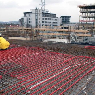 Vor-Ort-Montage aktivierter Betonfertigteile