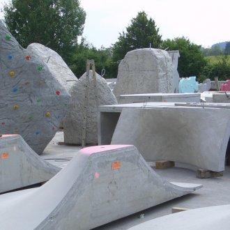 Precast element for climbing wall<br />
