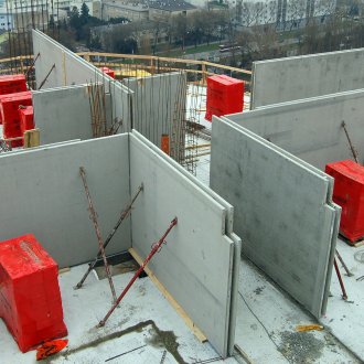 Elementos de muros para un edificio administrativo<br />
