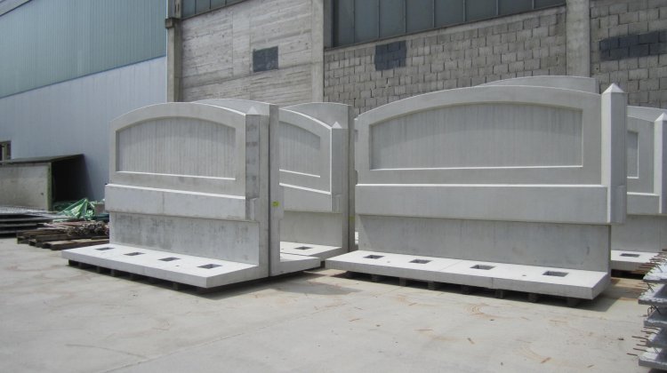 Balcony elements made with precast in the stockyard