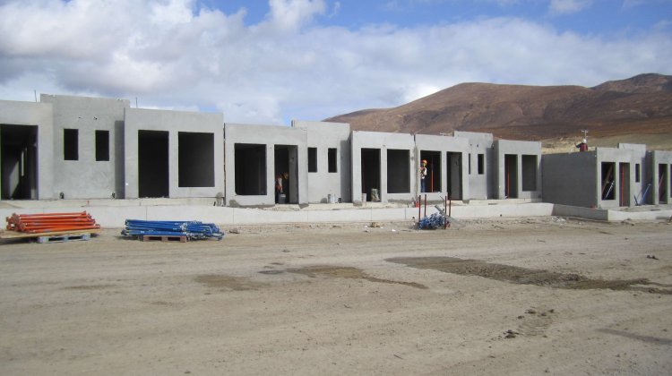 Earthquake proof precast housing