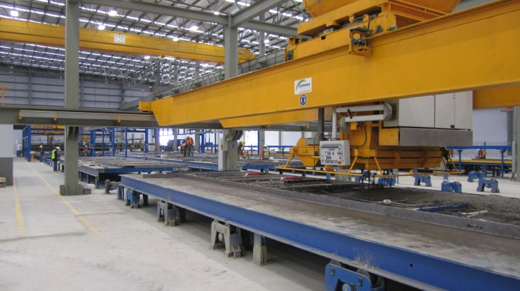 Pallet carousel system for precast elements