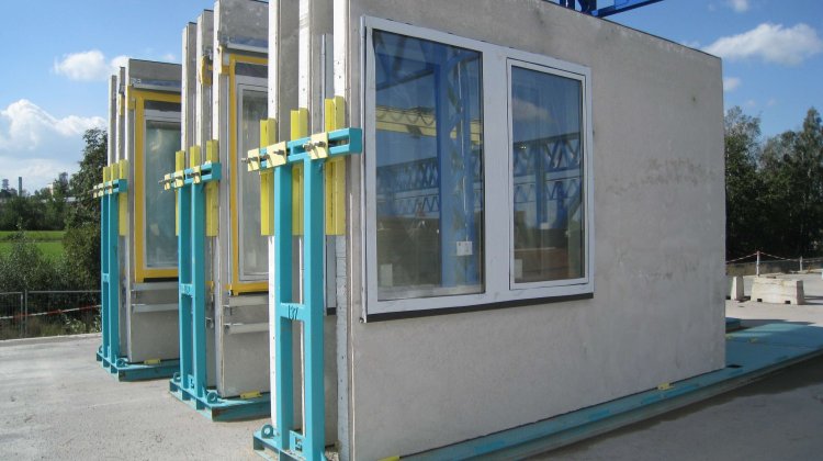 Wall elements with windows in the stockyard