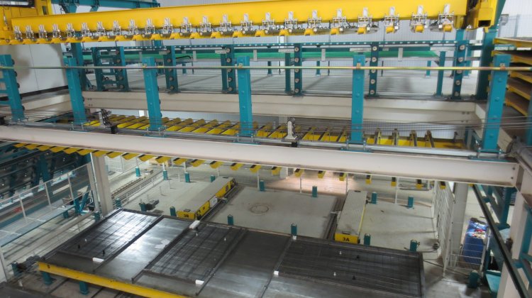 Precast concrete pallet carousel system