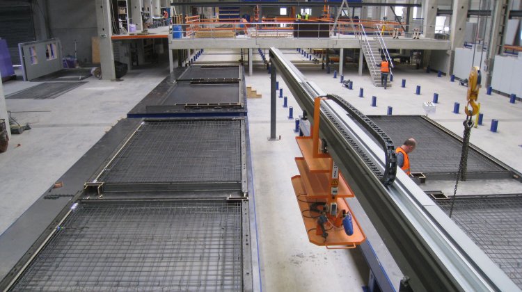 Placing of reinforcement in a precast production