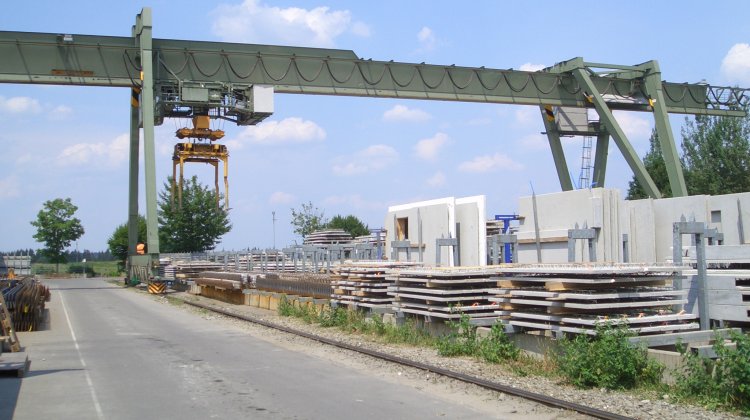 Lagerplatz Betonfertigteile Elementdecken