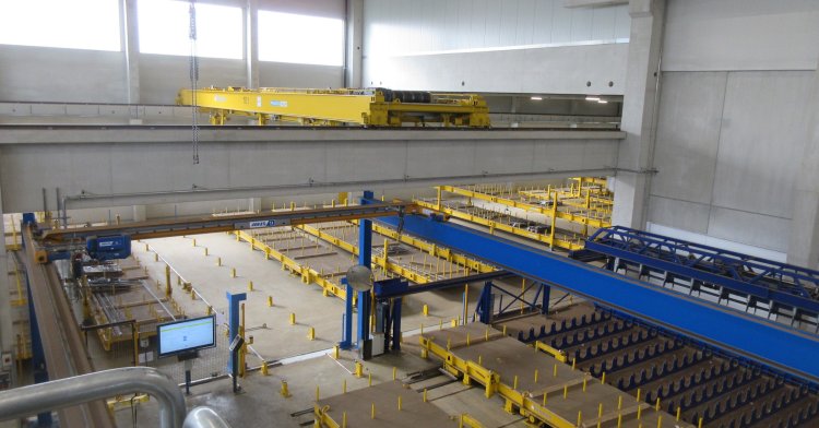 BREMER AG - Loading the transport pallets and transfer to the automatic area