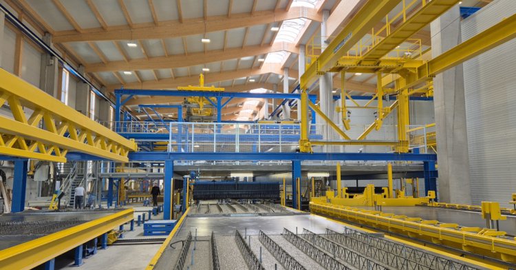 Hochautomatisierte Palettenumlaufanlage für Elementdecken und Doppel- und Massivwände 