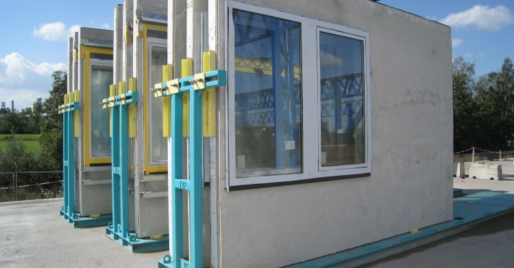 Goldbeck - Wall elements with windows in the stockyard