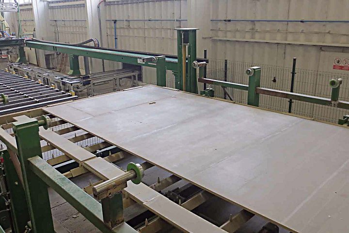 Anlagenkauf für die Holzfertigteil-Produktion